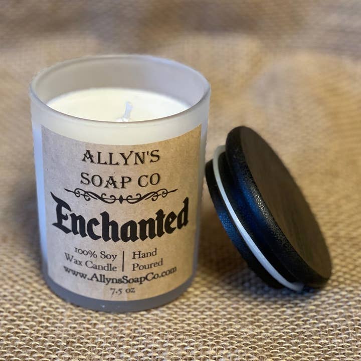 Förtrollad Soy Candle för wholesale av Allyn’s Soap Co.