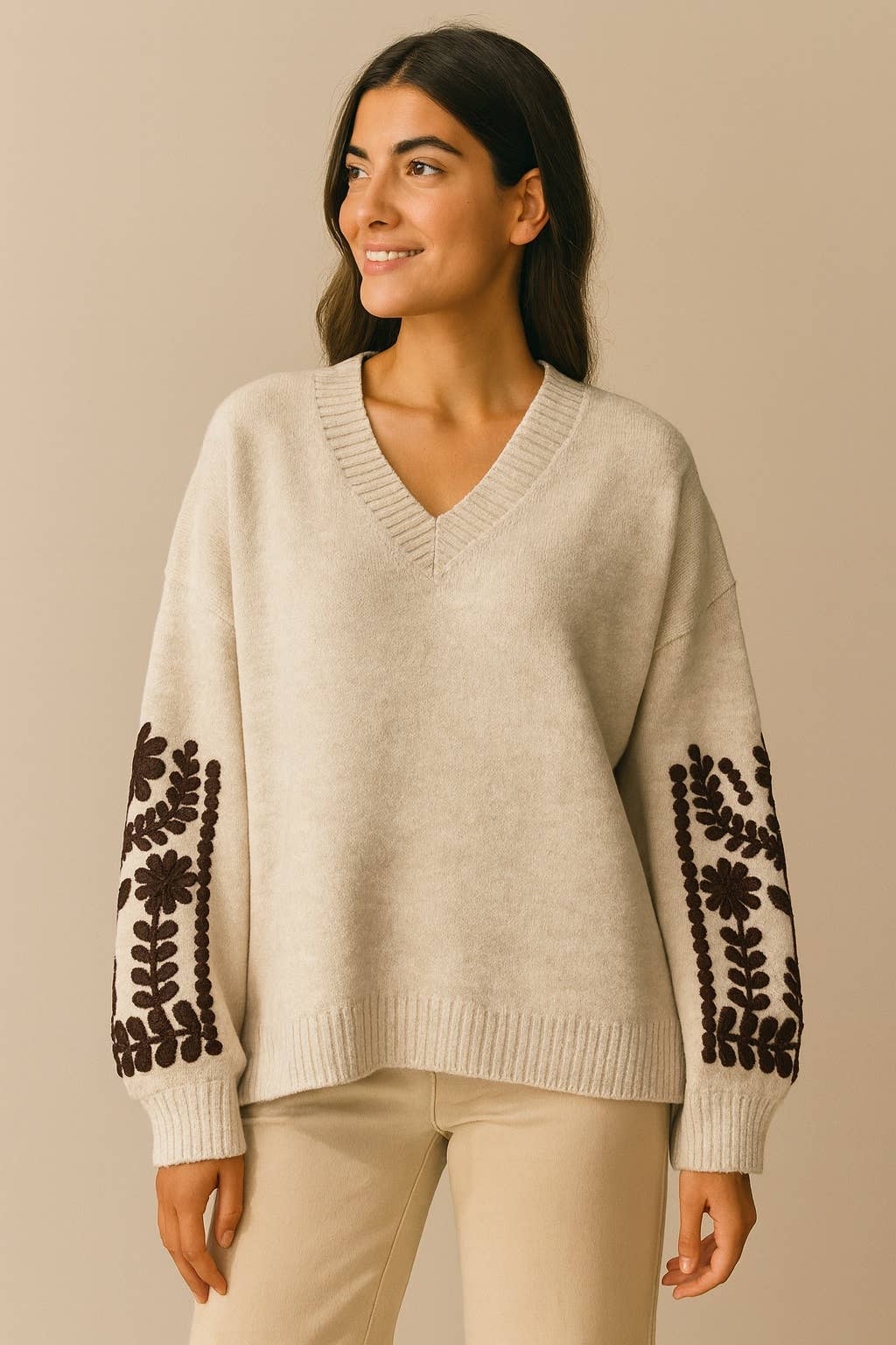Afinity - Wholesale Knit Sweater - Women's - Oversized V-neck embroidered sweater with long sleeves AP152 BEIGE0