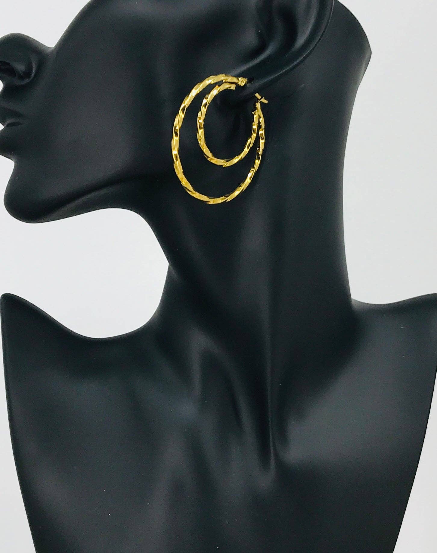 Magnolia & Peach Jewelry Boutique, LLC - Vendita all'ingrosso Orecchini a cerchio - Sabrina Hoops1