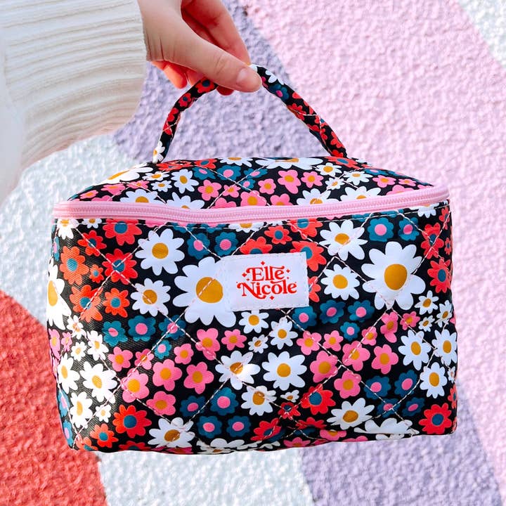 Trousse de maquillage matelassée avec poignée - Darling Daisy pour la vente par Elle Nicole