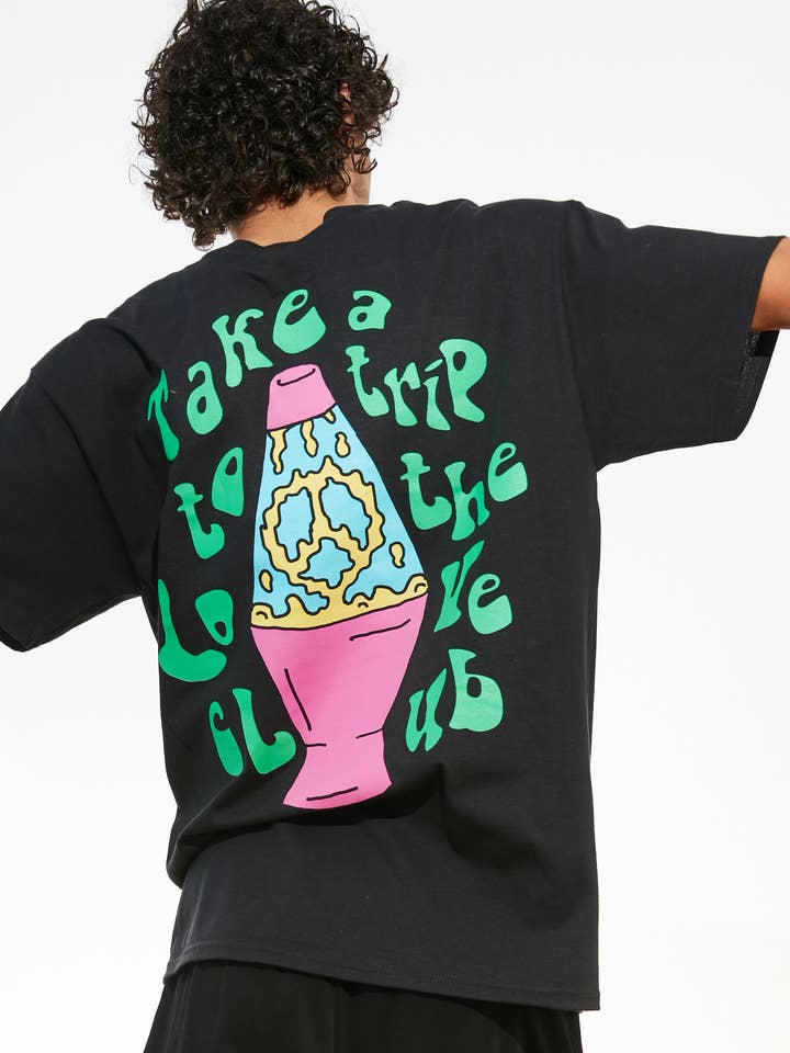 T-SHIRT NERA CON LAMPADA LAVA per la vendita all'ingrosso da parte di New Love Club