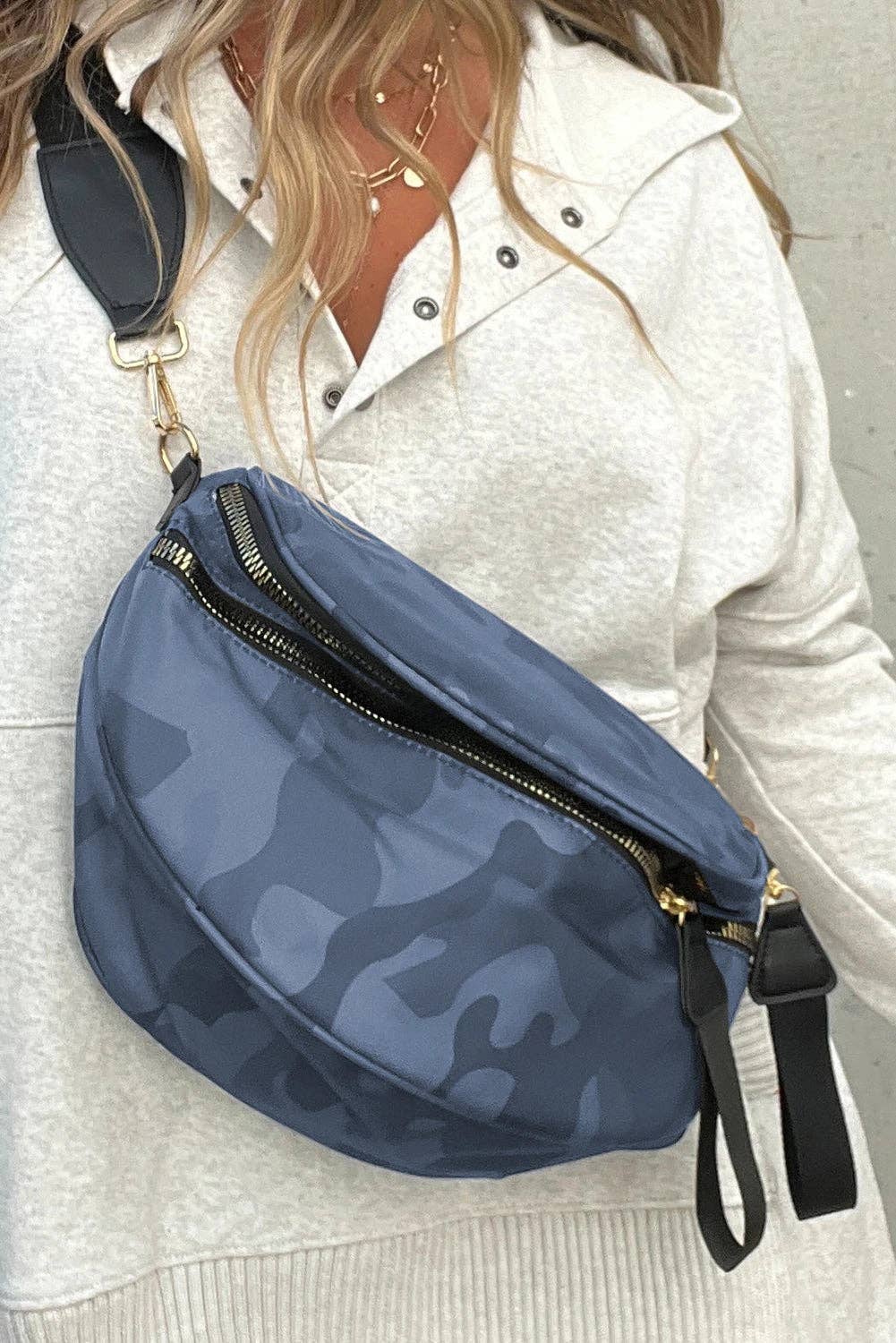 Suhkasana - Wholesale Crossbody Bag - Women's - Camo Print Crossbody Shoulder Bag with Gold Chain Detail8