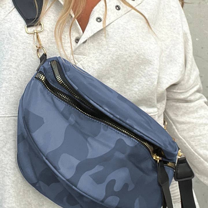 Suhkasana - Wholesale Crossbody Bag - Women's - Camo Print Crossbody Shoulder Bag with Gold Chain Detail8