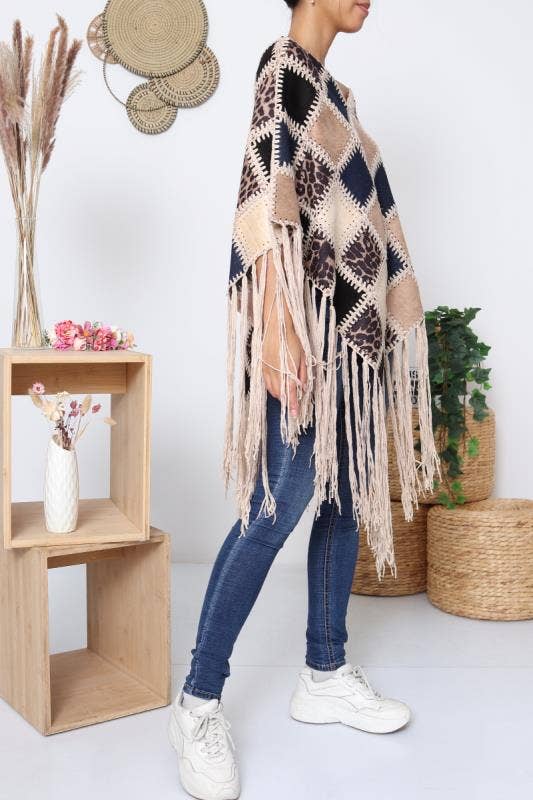Brun Fringet patchwork poncho med bohemeånd og teksturerede tern for engroshandel på Faire1