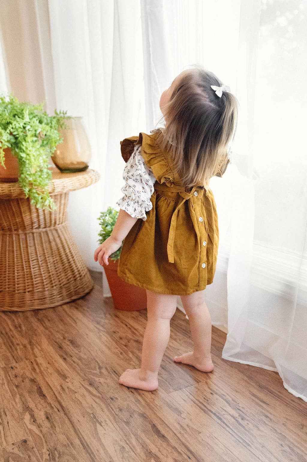 Moutarde Ensemble robe tablier en velours côtelé pour bébé+chemise à fleurs (biologique) en vente sur Faire3