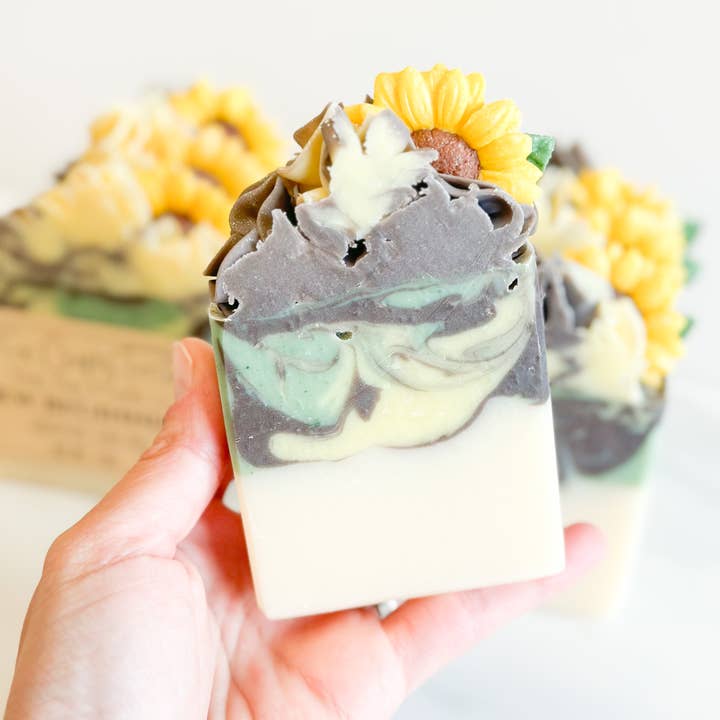 The Crafty Roses – Großhandel Feste Seife – Neue Anfänge | Sunflower Soap Bar1