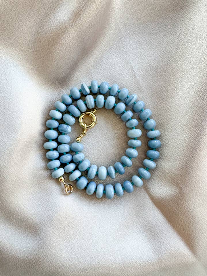 Collar de Piedras Preciosas con Cuentas de Ópalo Azul Cielo Costero para venta al por mayor de Hello Heather