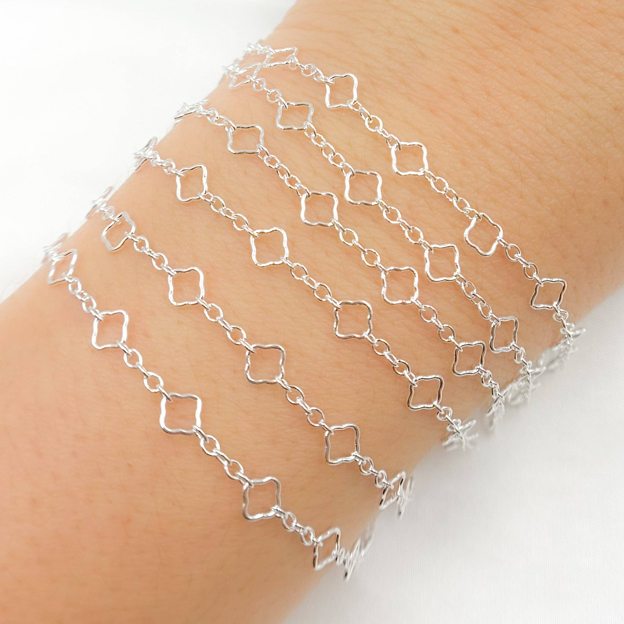 Jewels & Chains – Großhandel Gliederhalskette – V251SS. Sterlingsilber-Kleeblatt-Gliederkette1