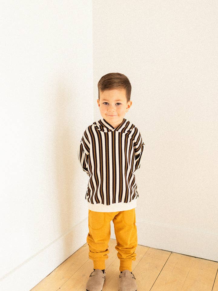 Pantalon de détente en éponge pour enfants pour la vente par Jax & Lennon Clothing Co.
