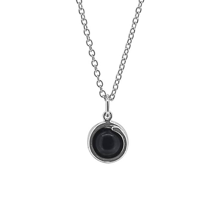 collana delicata in argento con onice nero per la vendita all'ingrosso da parte di Maree London