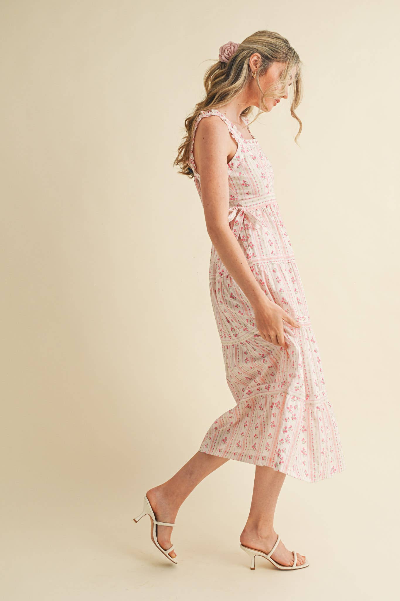 &MERCI - Wholesale Dress - Women's - RUFFLED STRAP FLORAL MIDI DRESS WITH SIDE TYING BOWS MDR358613