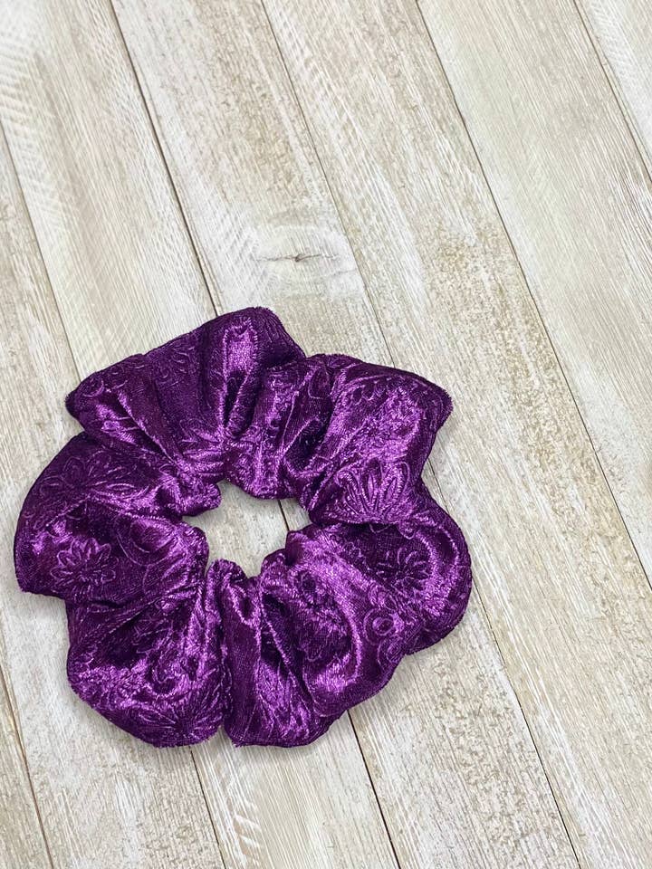 Lila Virvel Stor Scrunchie för wholesale av Valley Girl Co.