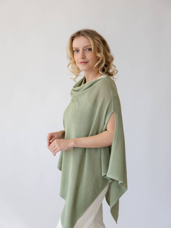 Sol Nursing Cocoon en sauge pour la vente par Petit Sol