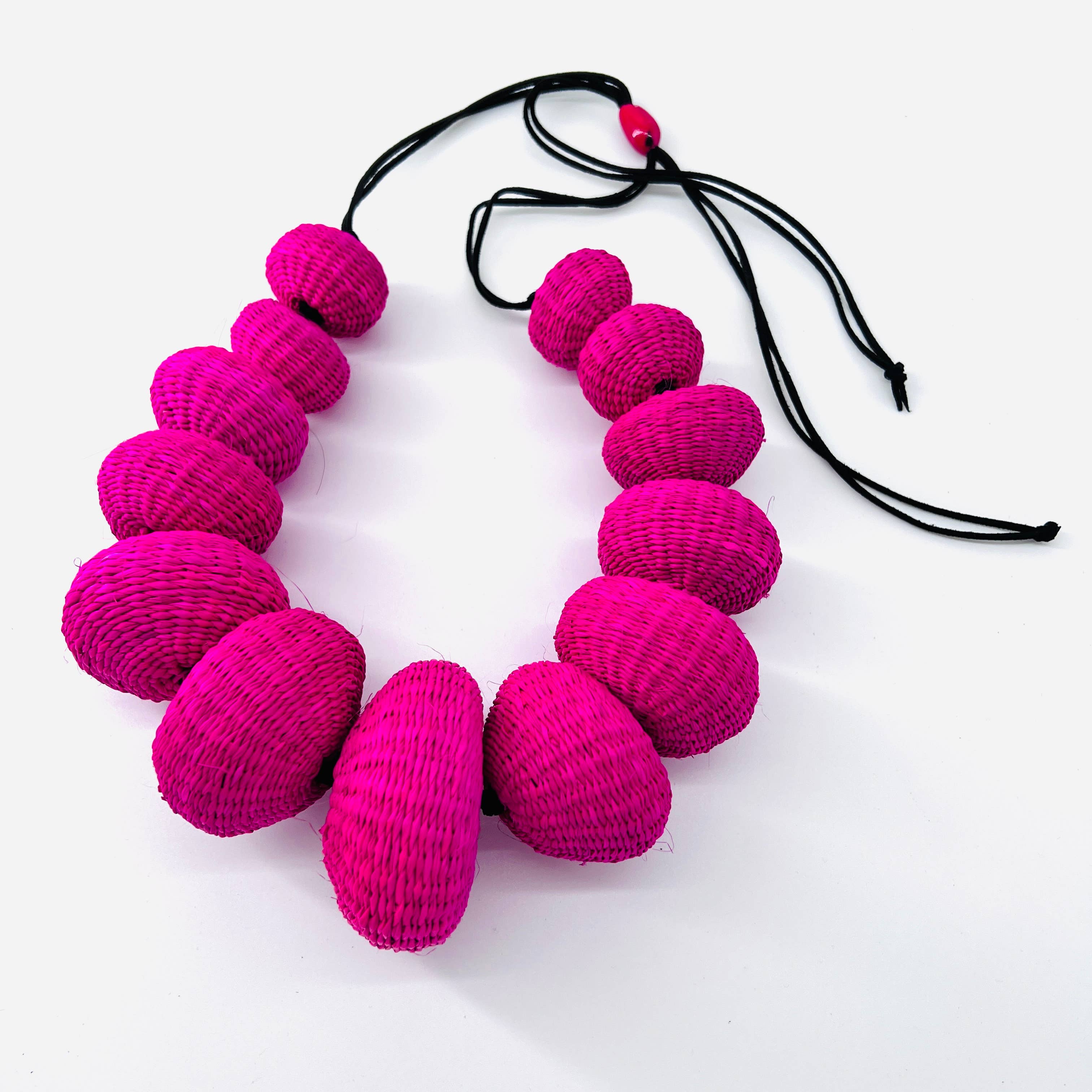 Belart Fair Trade – Engroshandel Halskæde med store vedhæng – Iraca Statement vævet Degradee Jolie halskæde1