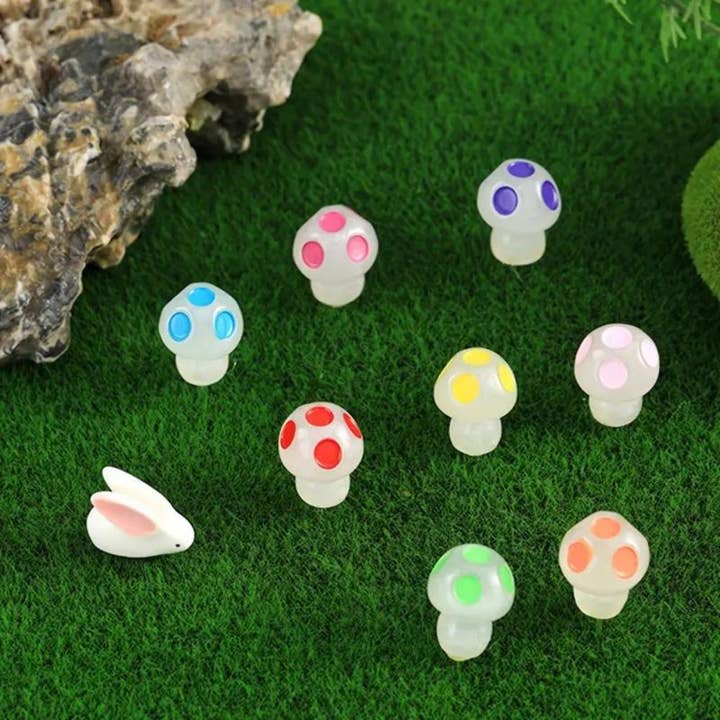 Glowing Mushroom Decor (8 pcs) for wholesale by Moderny