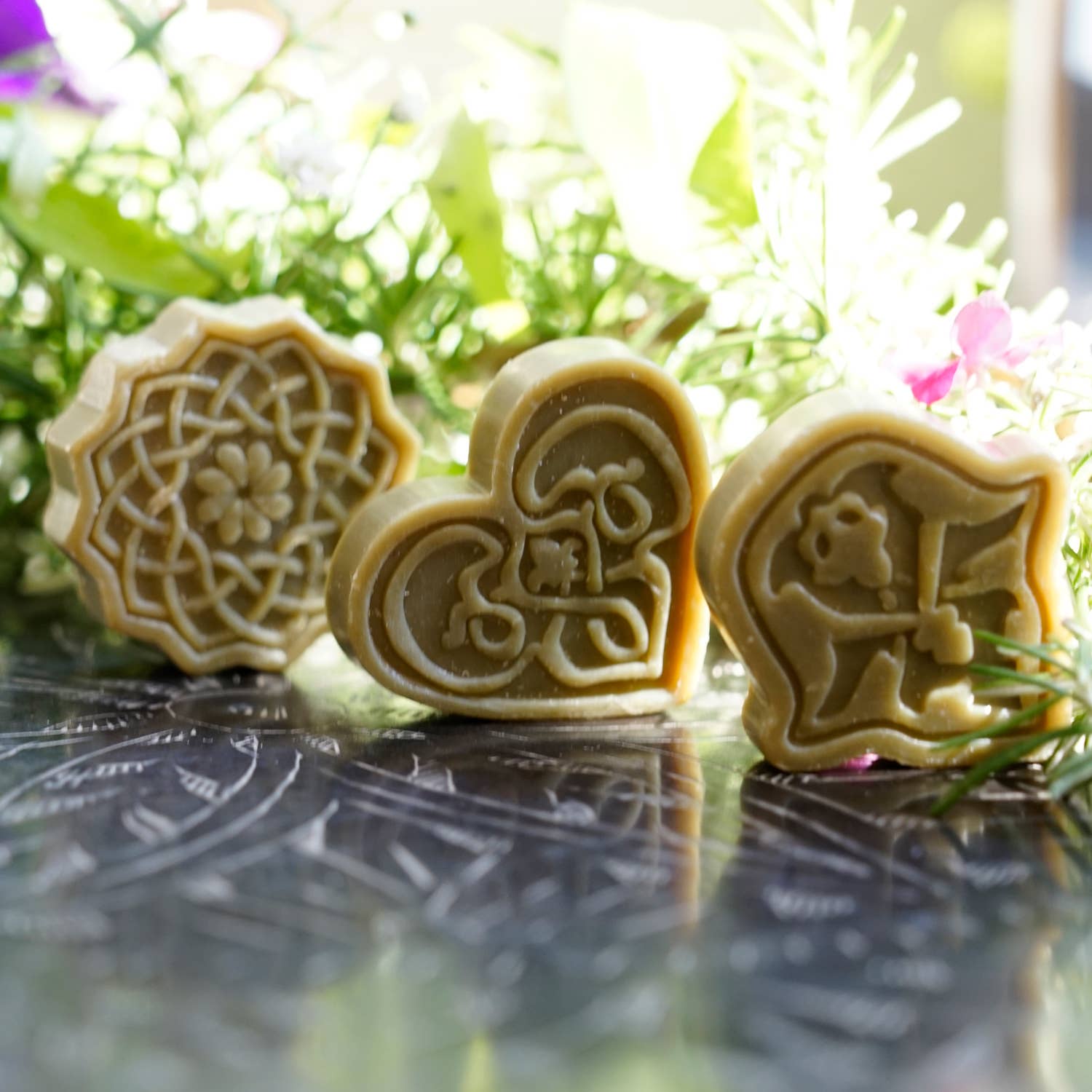 Karawan Authentic – Großhandel Feste Seife – Geschenkbox mit 9 Aleppo-Seifen in 3 Düften, je 10 g1