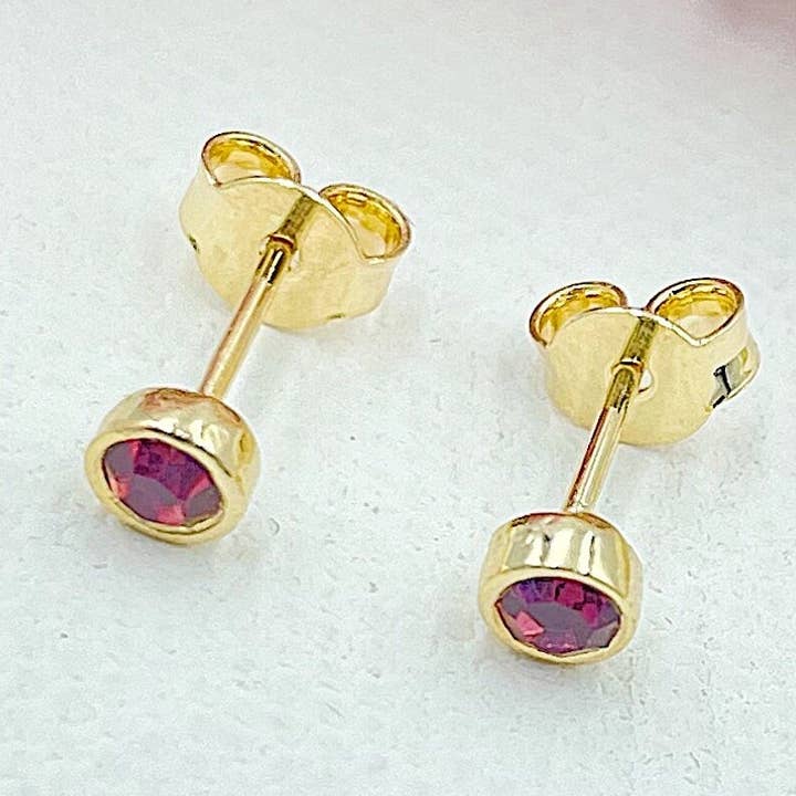 Orecchini a bottone in pietra colorata per la vendita all'ingrosso da parte di Cherie by Cherie