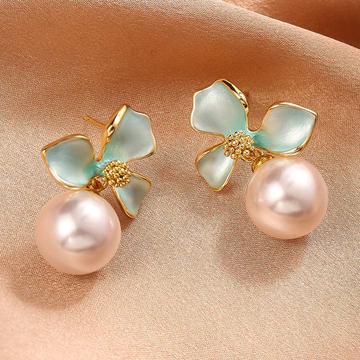 Parel Druppel Bloemoorbel in Lichtblauw & Goud voor wholesale door Last True Angel