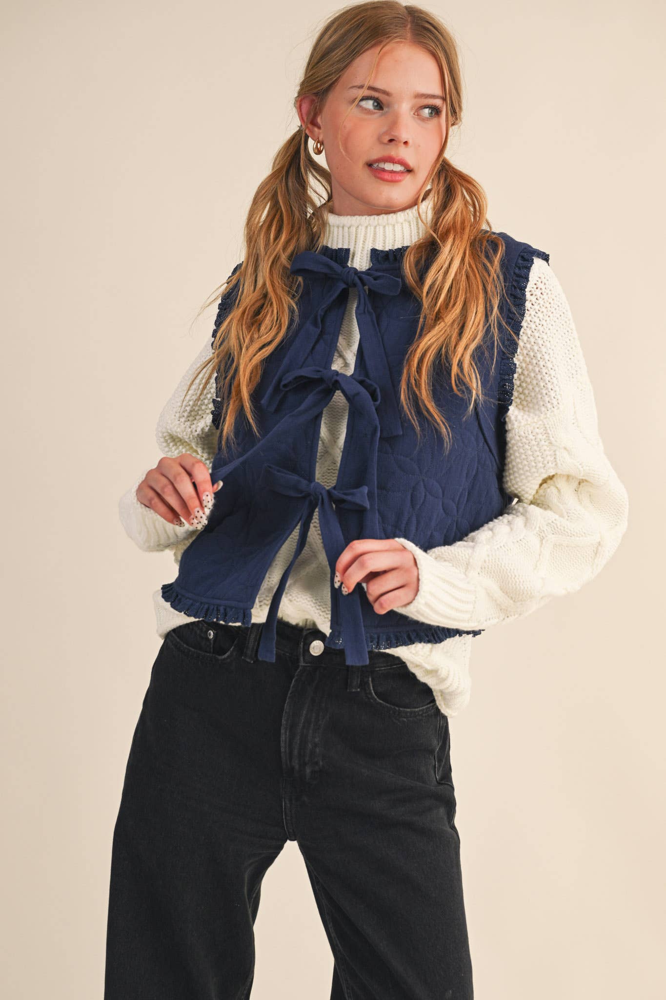 &MERCI - Wholesale Outerwear Vest - Women's - FLORAL QUILTED LACE TRIM BOW TYING VEST MJK411310