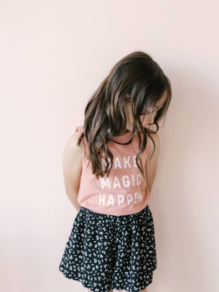 Gör Magic Happen linne, barn tank, barn topp, grafisk för wholesale av Polished Prints