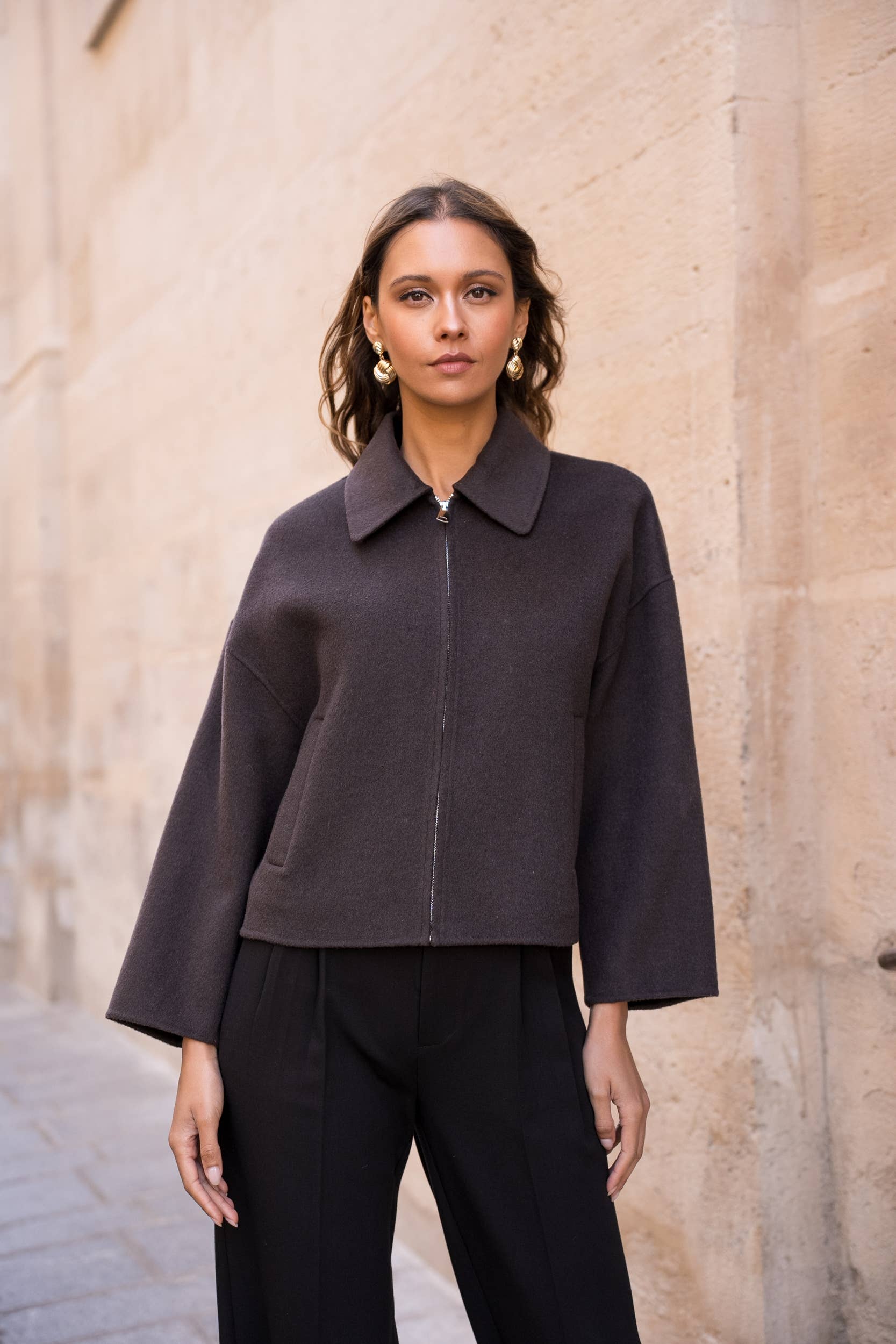 Attentif Paris - Wholesale Coat - Women's - Hand-sewn short coat in blended wool with zip closure25