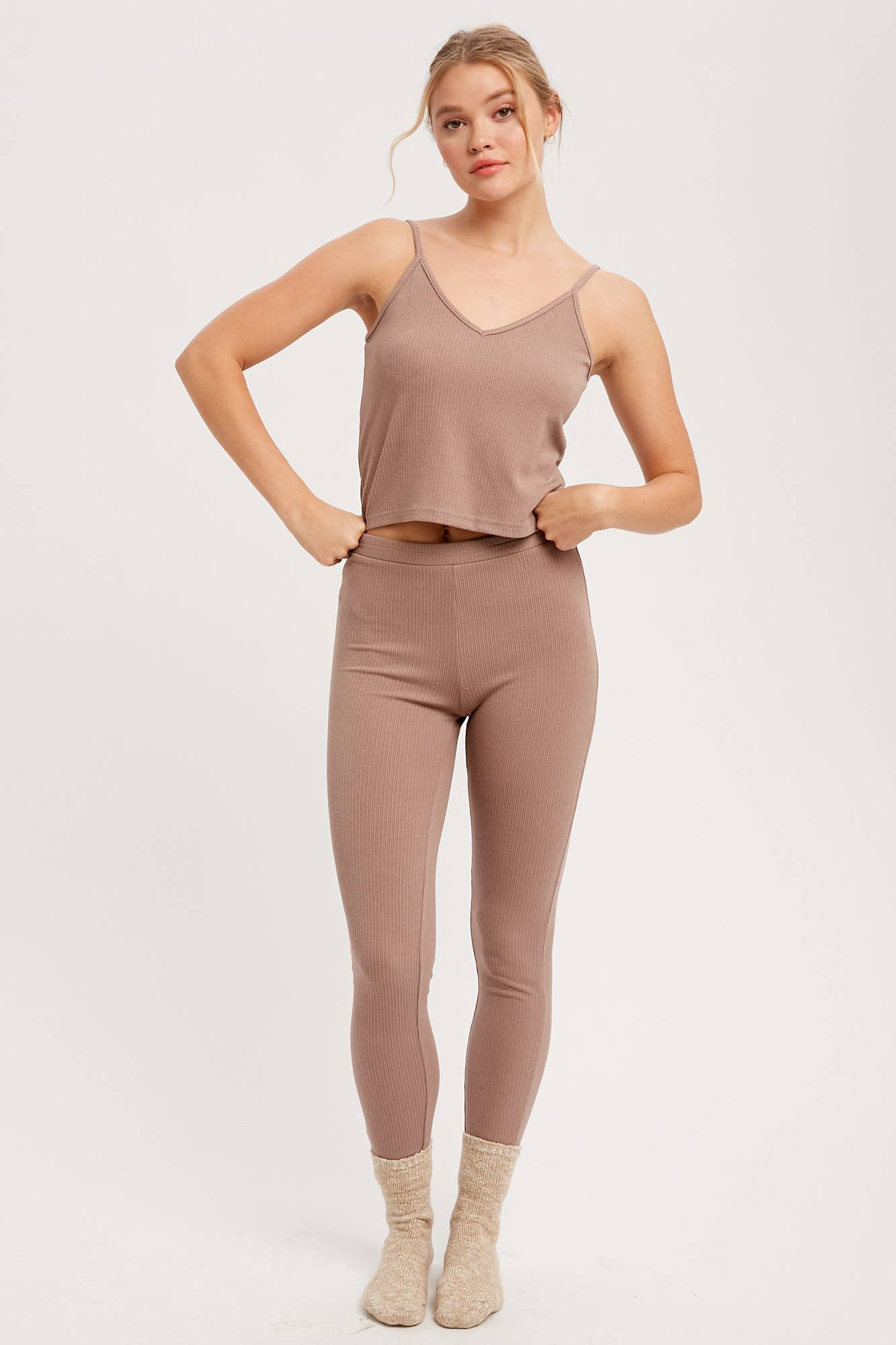 Listicle – Großhandel Loungewear-Set – Damen – Geripptes Strick-Cami & Leggings-Lounge-Set30