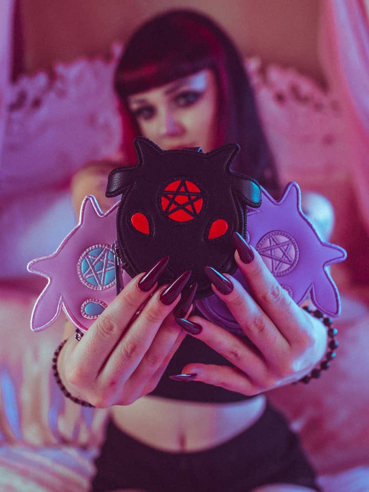 Porte-monnaie Baby Goat pour la vente par The Pickety Witch