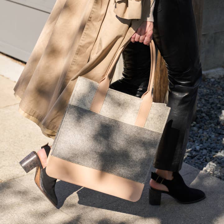 Granite Tan Jaunt Merino Wool Tote Granite, Heather White & Natural for wholesale on Faire4