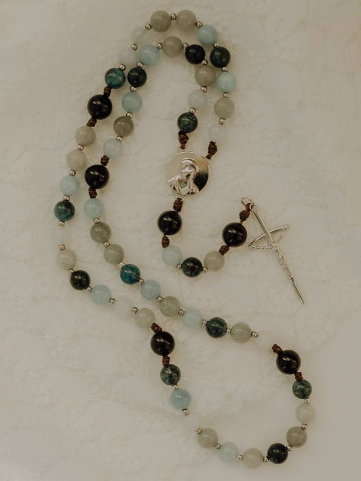 Chapelet de St. Carlo Acutis pour la vente par Abundantly Yours