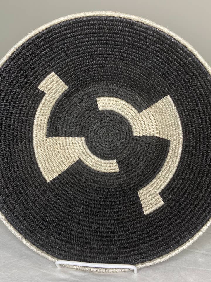 Grand panier en sisal - 026 pour la vente par Eve & Nico Gifts & Home Decor