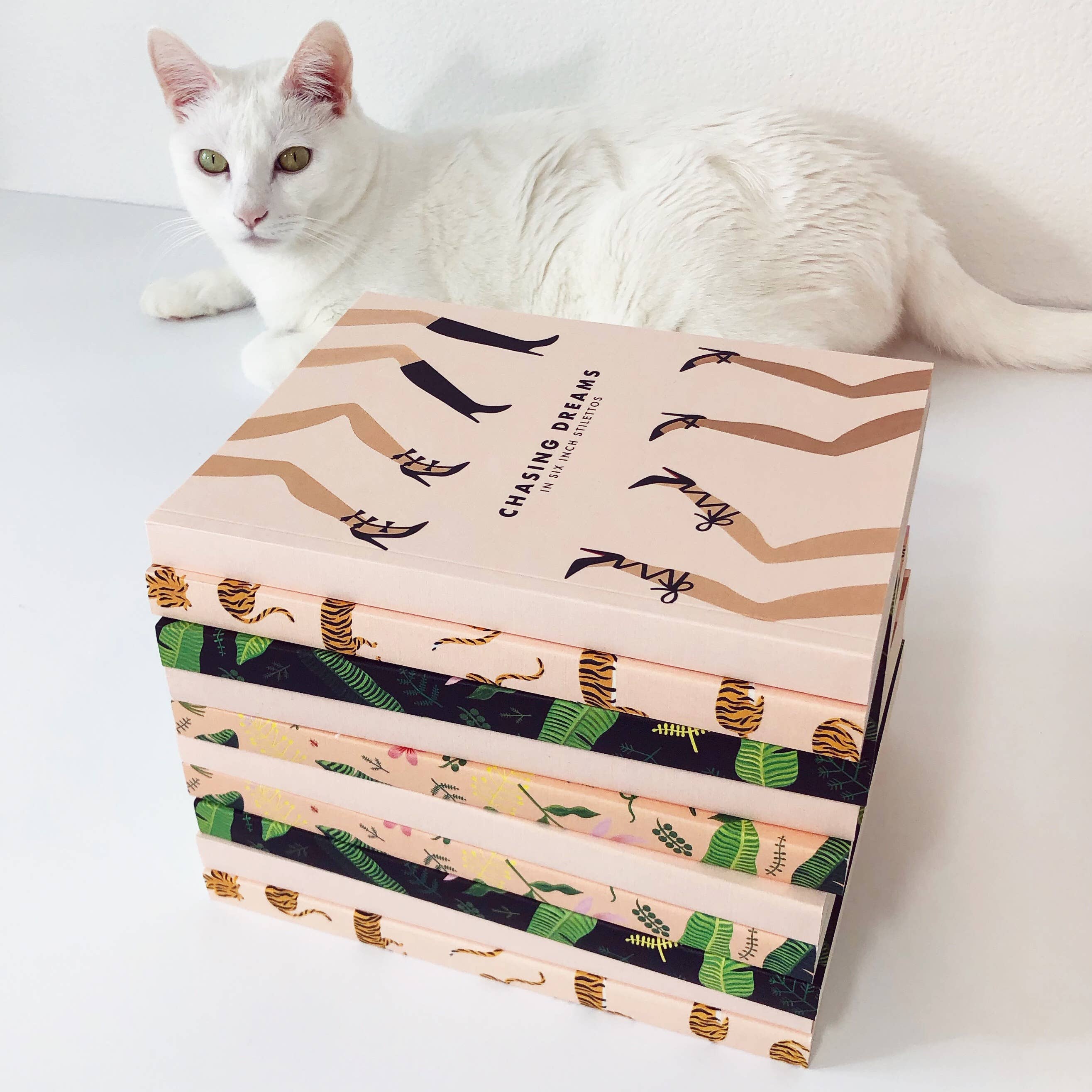 Girl w/ Knife - Wholesale Dagboek/agenda - Chasing Dreams Journal3