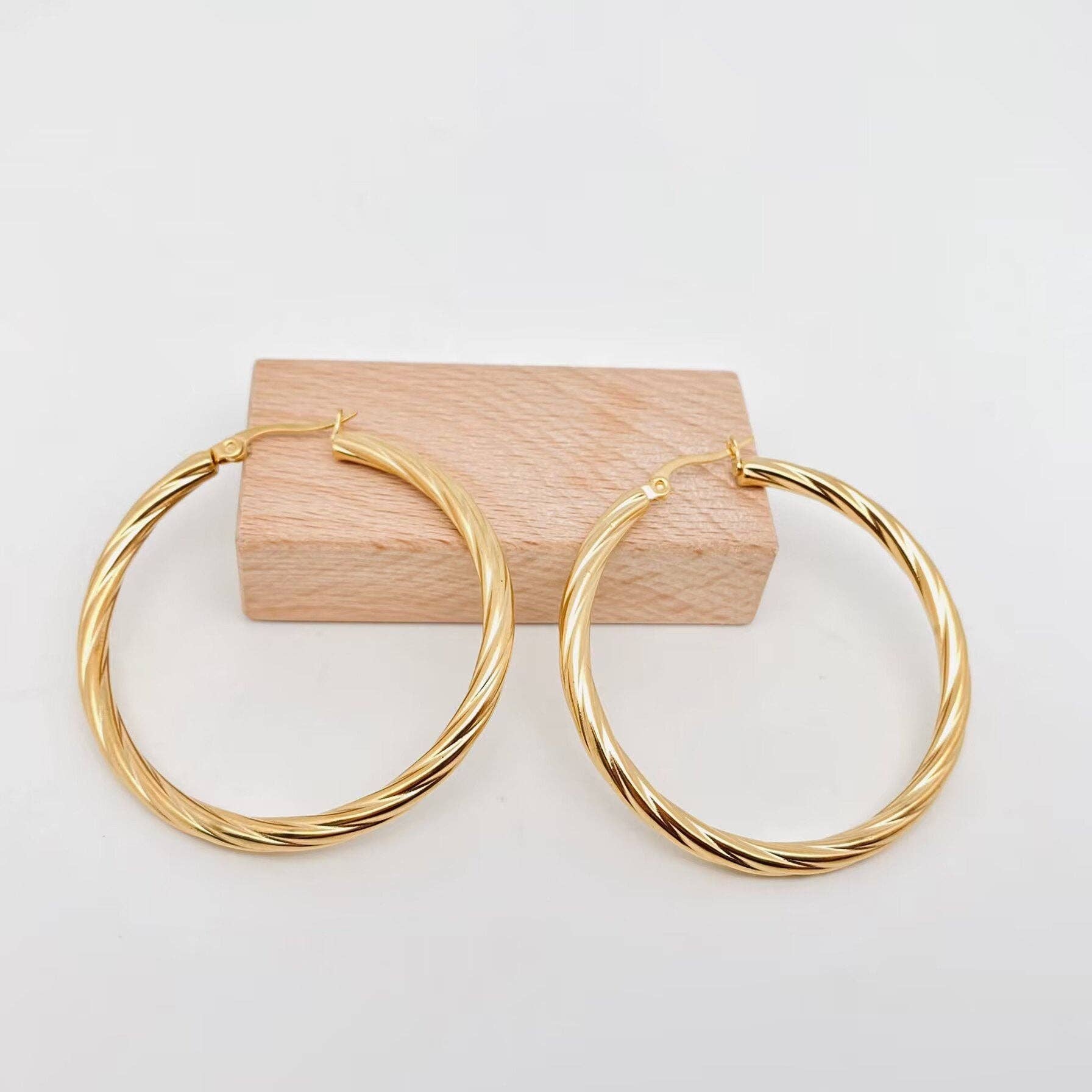 Mio Queena – wholesale Hoop earrings – 18K Gold Plated Stainless Steel Cable Hoop Earrings - FGS2
