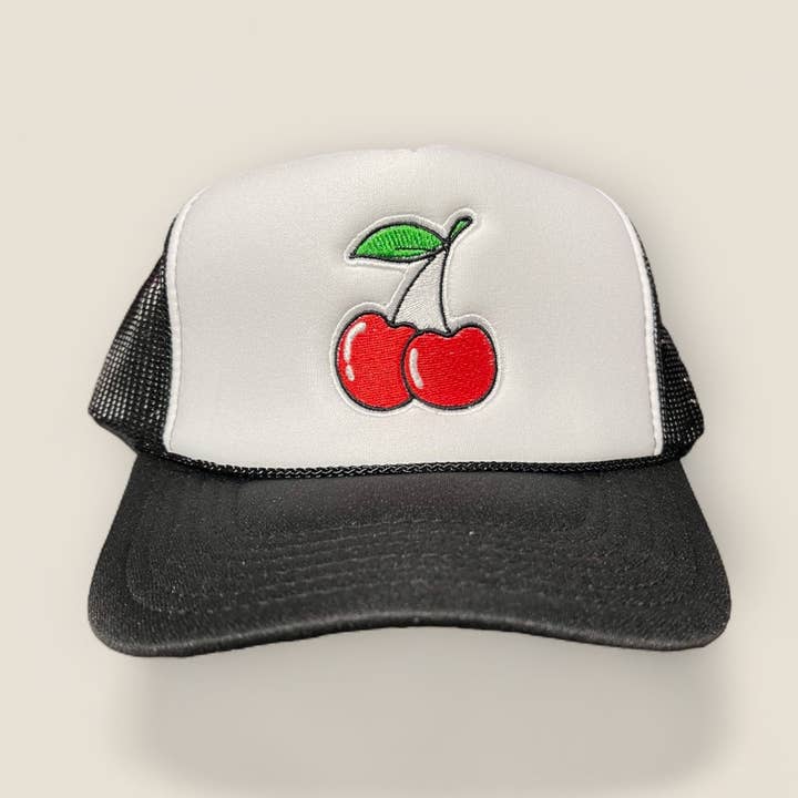 Cherry Bomb Trucker Hat | Schwarz/Weiß für den Großhandel von Happi Style