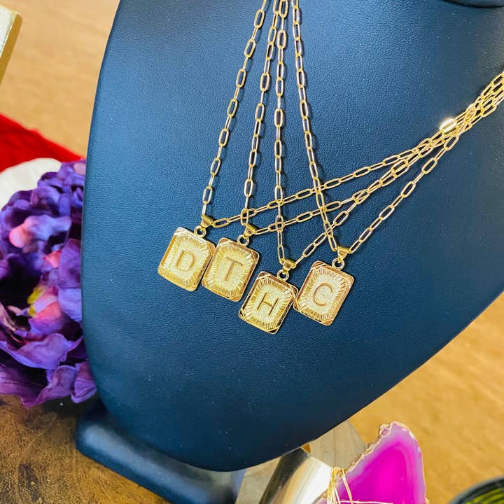 mila + stevie - Wholesale Pendant/Charm Necklace - Lucy Letter Plate Necklace