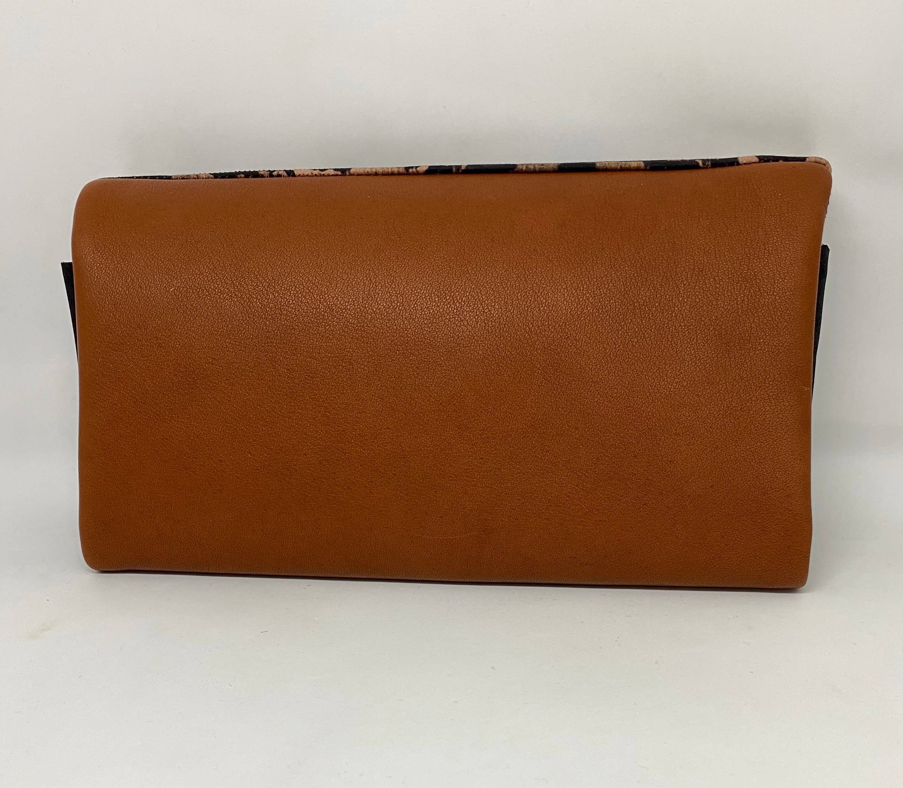 Frau Schmetterling - Wholesale Crossbody Bag - Women's - Genuine leather crossbody purse with RFID Blocker mobile phone pocket0