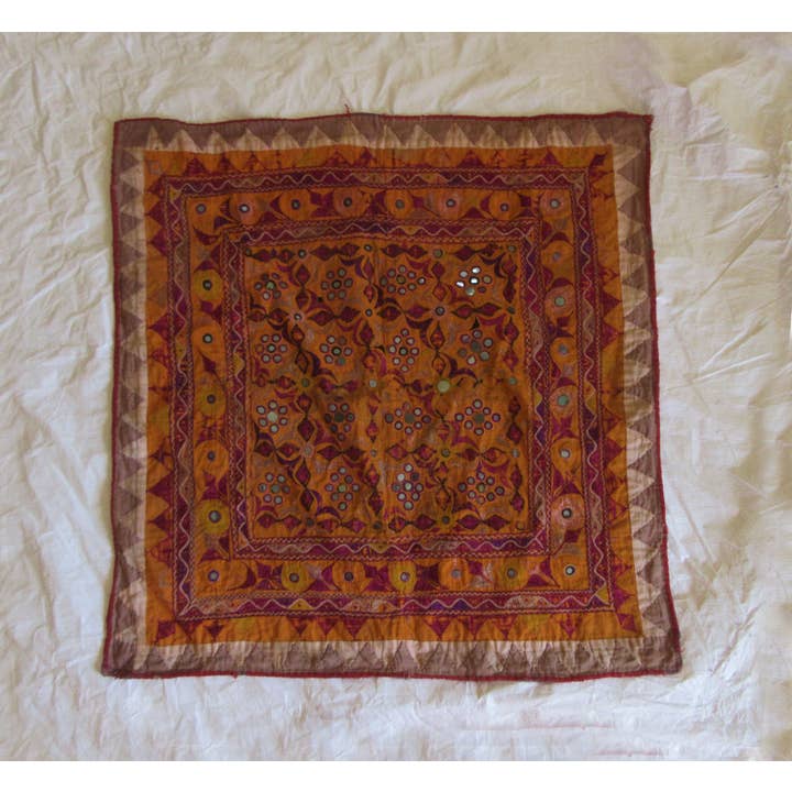 Bhawana Handicrafts - Vendita all'ingrosso Arazzi/Tessuti d'arredo - Decorazione da parete ricamata a mano in stile indiano