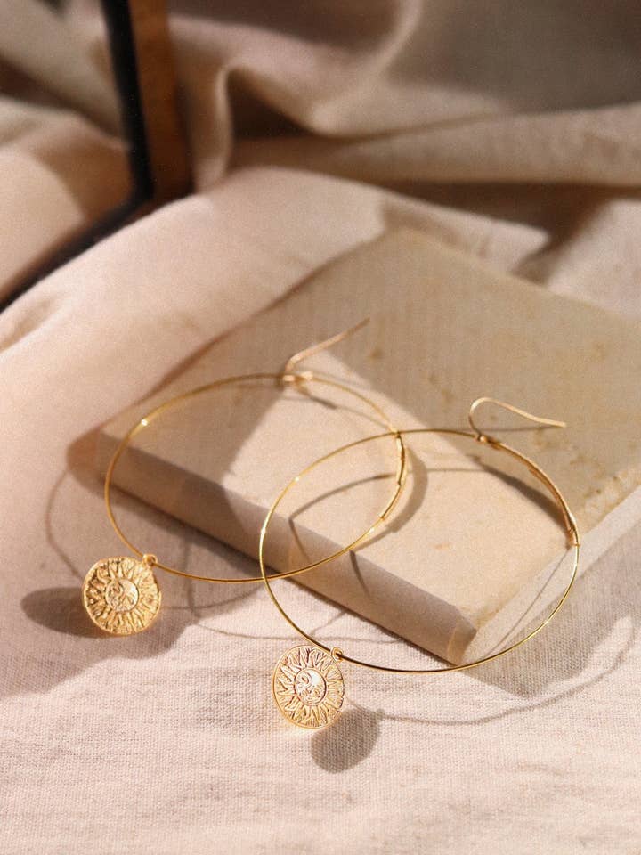 CERCEAUX LATÉRAUX ENSOLEILLÉS pour la vente par Goldie Jewelry