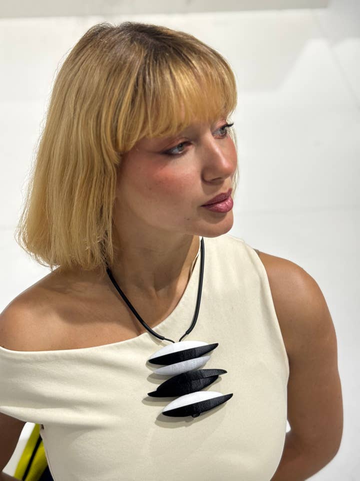 Collar Nara para venta al por mayor de Samuel Coraux