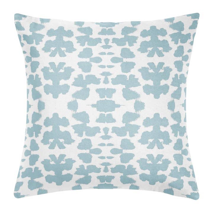 Coussin décoratif Chintz Mist pour la vente par Laura Park Designs