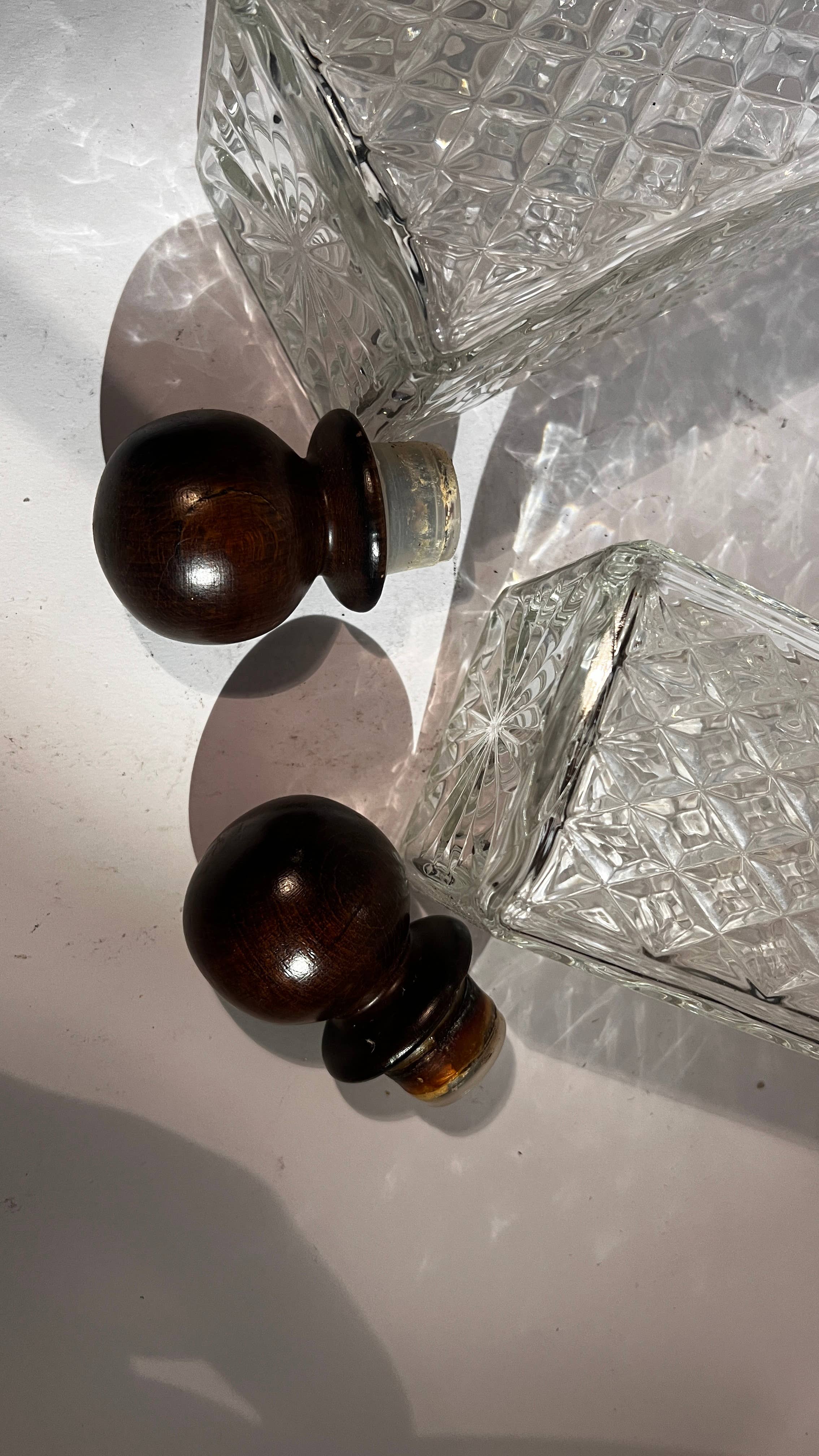 DADA Novecento – Jarra decorativa por atacado – Par de garrafas de cristal boêmio com tampa12