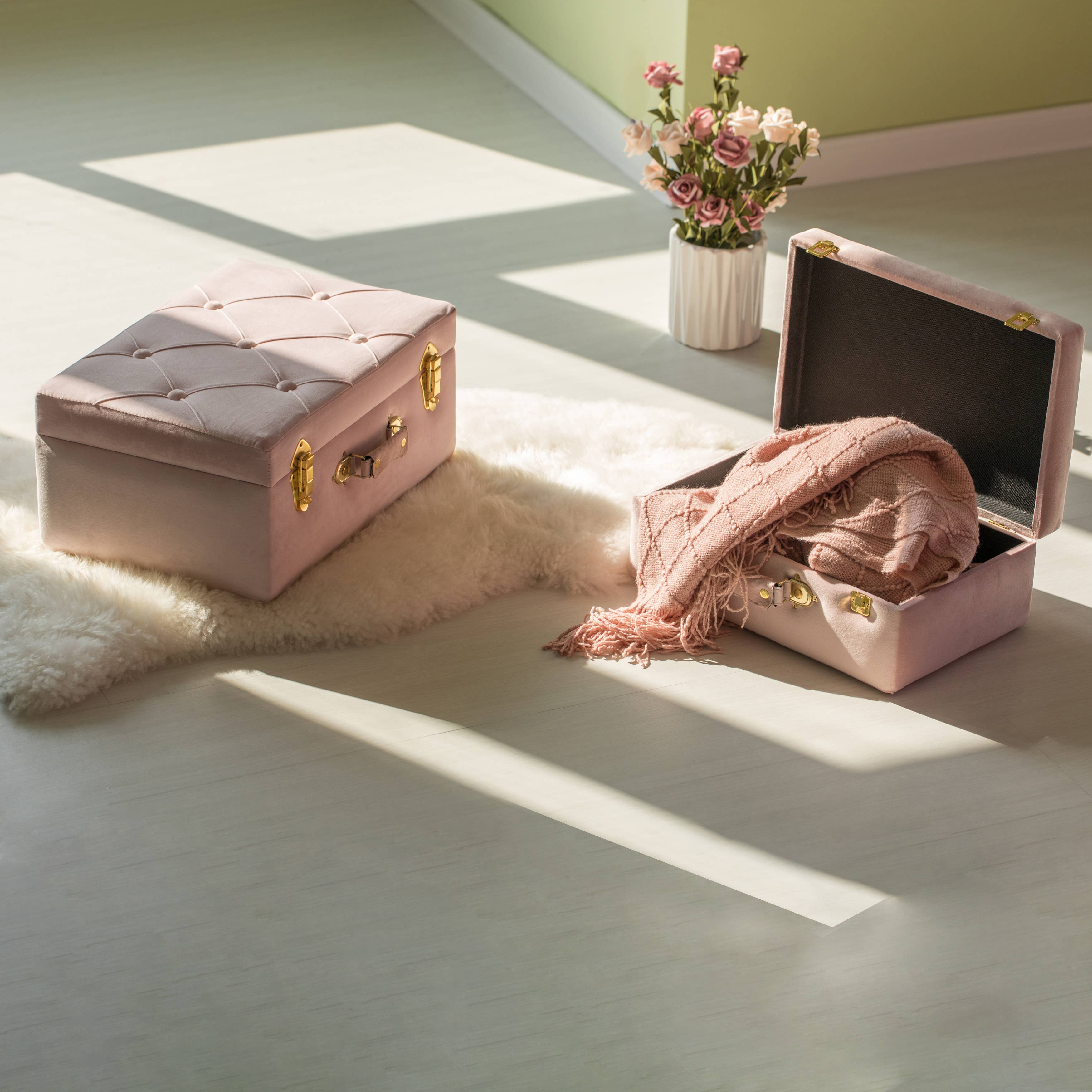 Quickway Imports – Großhandel Dekoschachteln – Modernes, dekoratives Samt-Koffer-Truhenset, 2-teilig, gesteppt5