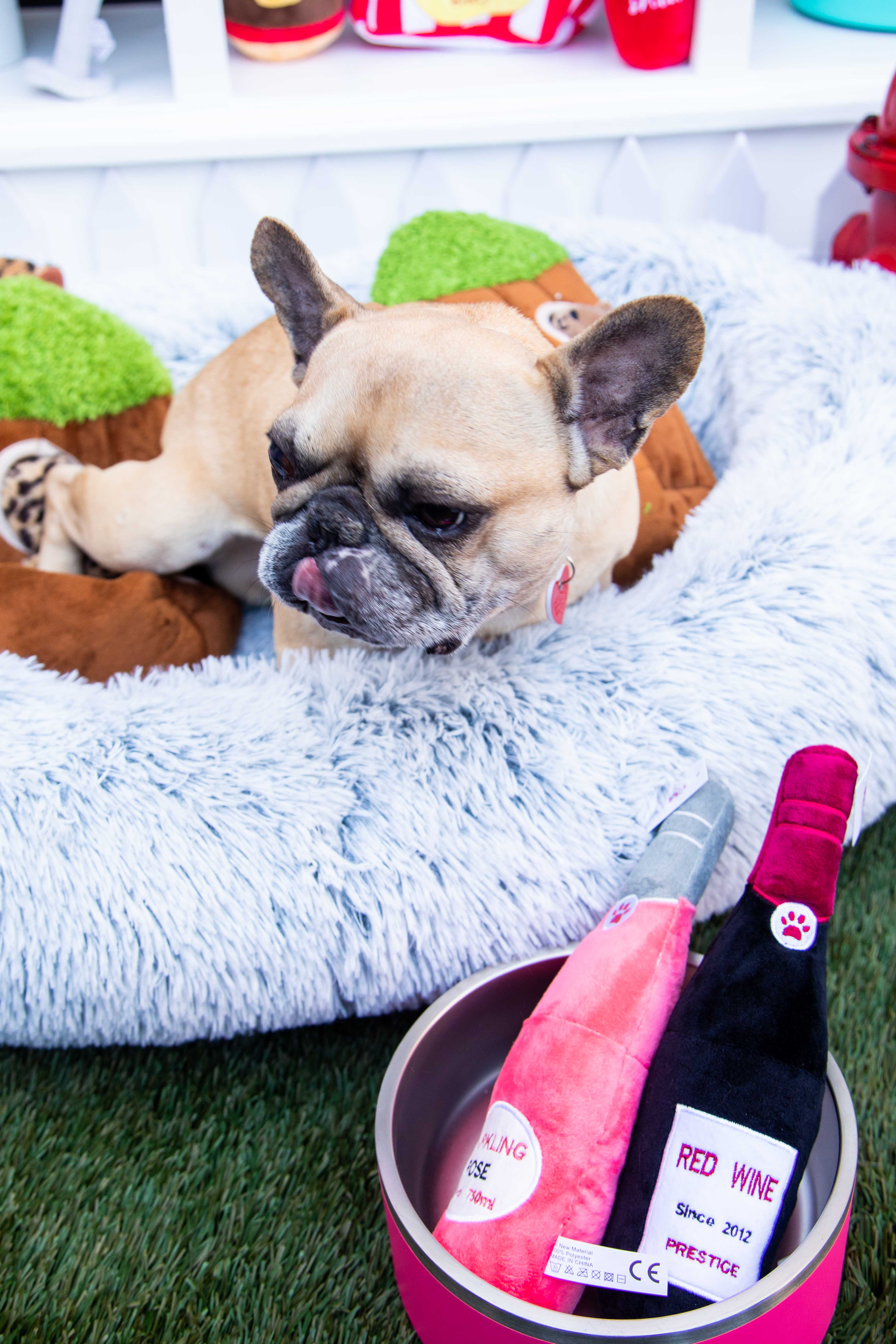 Glow Pups – wholesale Pet bed – Dog – Calming Faux Fur Dog Bed with Memory Foam Bolster2