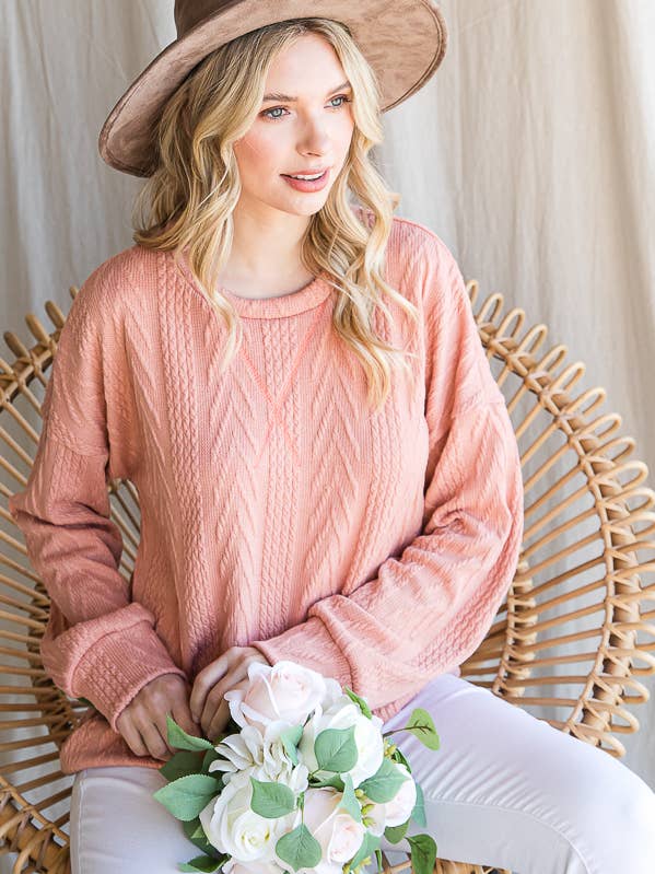 Haut décontracté à torsades avec épaules tombantes T4499 pour la vente par 7th Ray