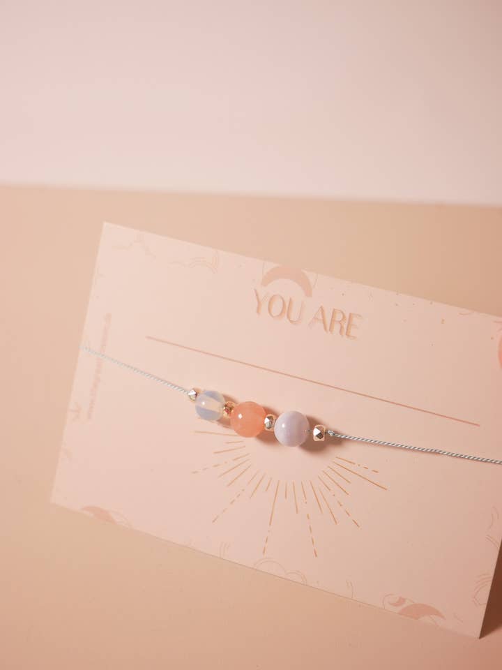 Justerbart armband i siden med ljusa stenar för wholesale av the great blossom