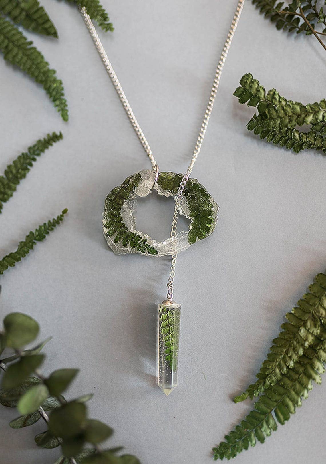 Costurero Real - Wholesale Pendant/Charm Necklace - Fern necklace Geode slice resin pendant green pressed leaves1