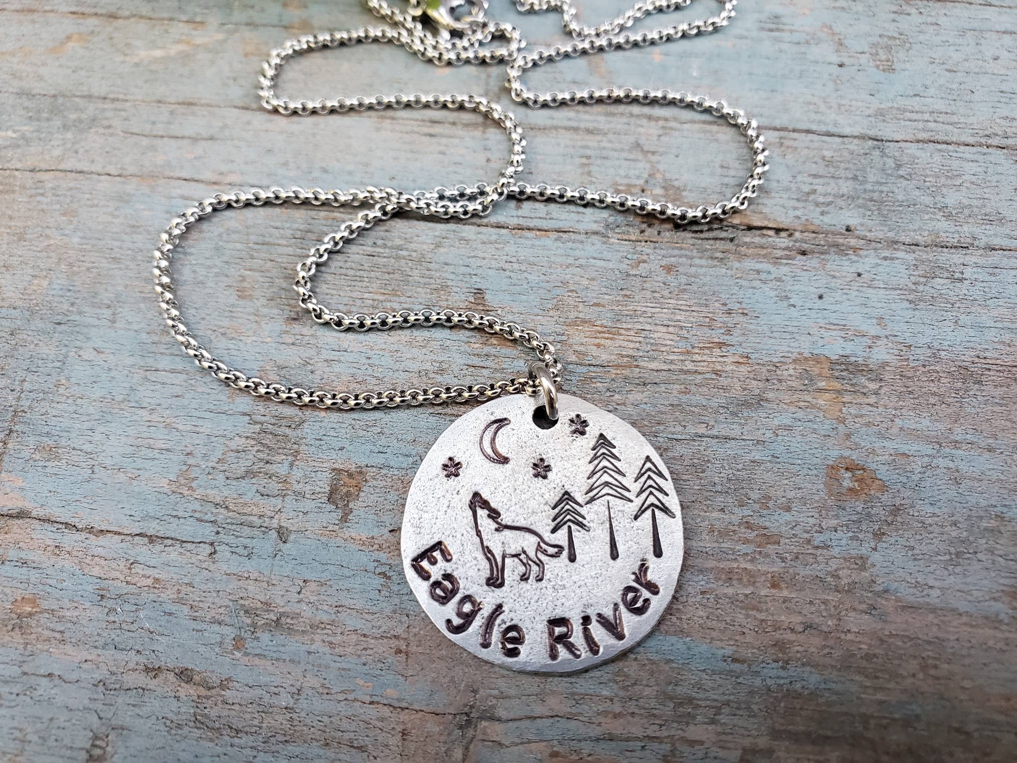 Kathryn's Collection - Vente Colliers à pendentif - Colliers personnalisés estampés à la main « Your Town »3