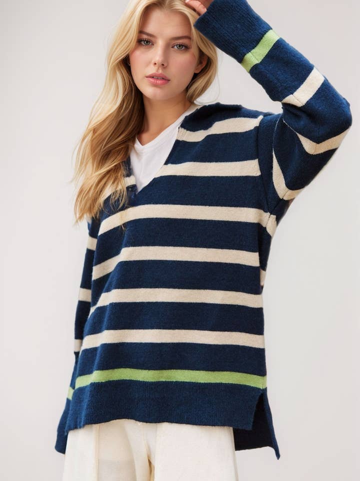 Davi & Dani – Großhandel Strickpullover – Damen – PULLOVER MIT GESTREIFTEM SEITENSCHLITZ, LOCKERER SCHNITT UND HOHEM STEHKRAGEN