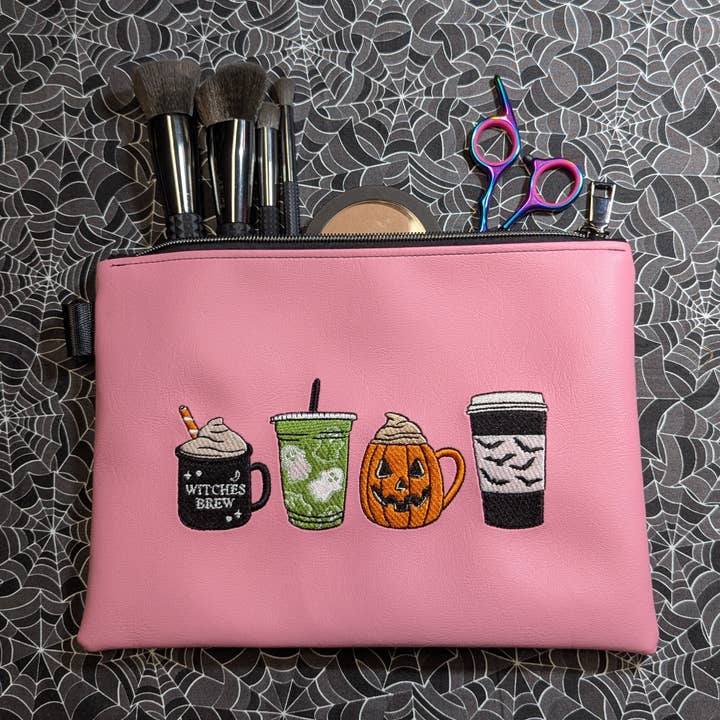 Pochette plate rose clair pour boissons au café effrayantes pour la vente par Project Pinup