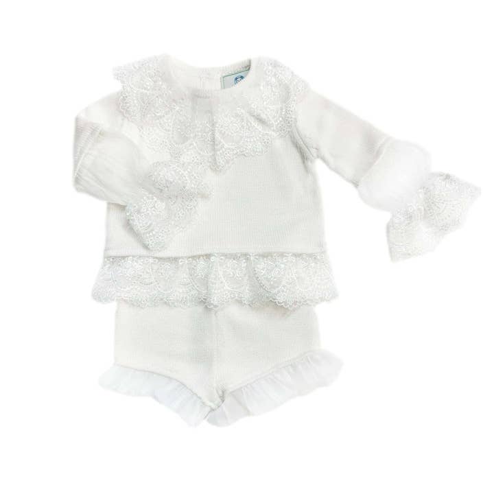 Ensemble haut et short Emma en coton et dentelle blancs pour la vente par Petite Maison Kids