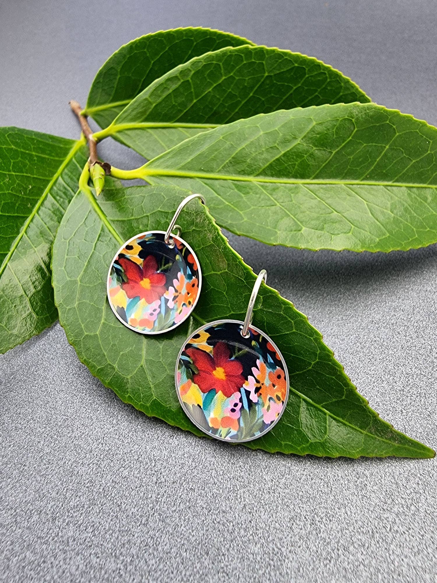 erin.k creative studio - Wholesale Dangle earrings - FLORETTE - Ruby domed earrings5